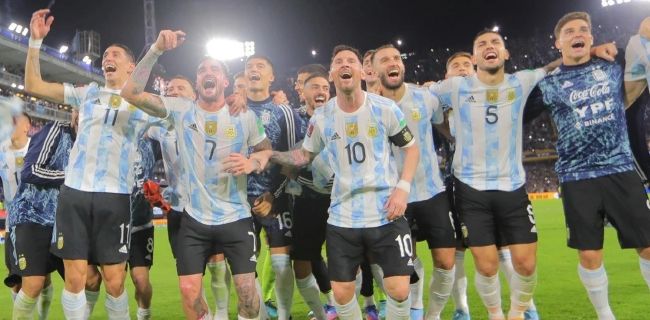 尤文和国米是目前五大联赛中防守最好的两支球队，且双方正处于连胜的轨道中，此役国米有重要球员缺席，却能维持客让让步，足以体现机构对其的支持力度，本场比赛不妨看好客胜。
